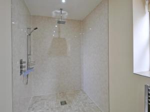 A bathroom at Vale Cottage II 