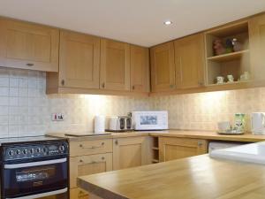 A kitchen or kitchenette at Two Burtons Farm 