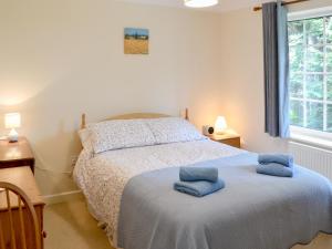 A bed or beds in a room at Carothan 