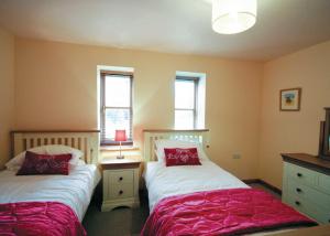 A bed or beds in a room at Lower Granary 