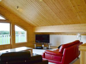 A seating area at Par For The Course 