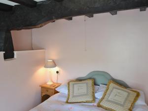 A bed or beds in a room at Tilham Cottage 