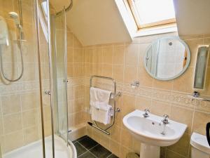 A bathroom at The Bake House 