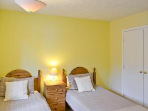 A bed or beds in a room at Wayfarer 