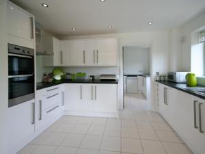 A kitchen or kitchenette at Edgewater 