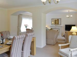 A seating area at Woodland View 