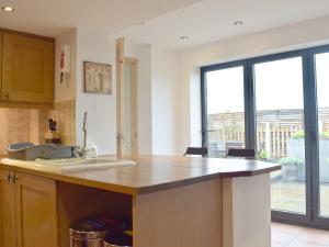 A kitchen or kitchenette at Two Burtons Farm 