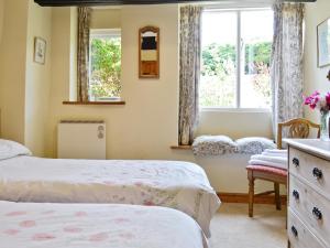A bed or beds in a room at Rosie'S Barn 