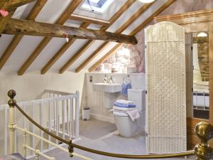 A bathroom at Longhouse 