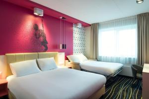 Postel nebo postele na pokoji v ubytování ibis Styles Haarlem City