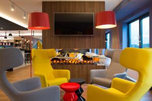 TV a/nebo společenská místnost v ubytování ibis Styles Haarlem City