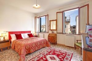 Posteľ alebo postele v izbe v ubytovaní Grimaldi Apartments Cannaregio