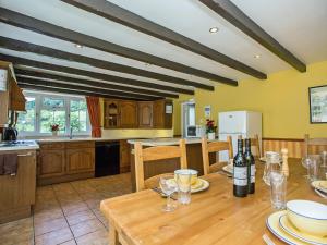 A restaurant or other place to eat at Kelp House 