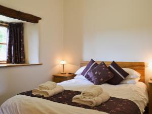 A bed or beds in a room at Shepherds Rest 