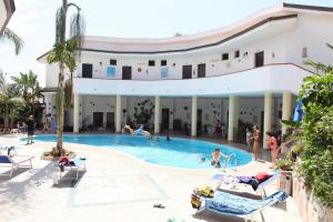 Bazén v ubytování Hotel L'Ancora nebo v jeho okolí
