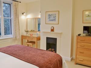 A bed or beds in a room at Russets 