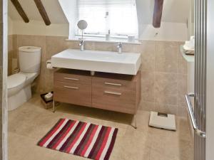 A bathroom at Tancrey Cottage 