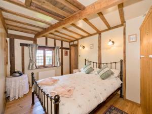 A bed or beds in a room at The Old Stable 
