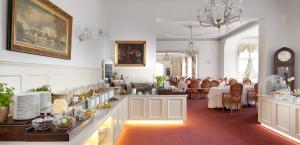 Reštaurácia alebo iné gastronomické zariadenie v ubytovaní Imperial Spa & Kurhotel