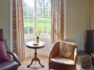 A seating area at Tancrey Cottage 