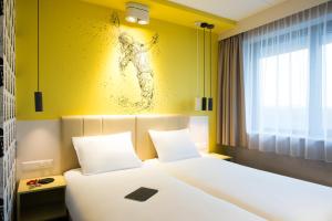 Postel nebo postele na pokoji v ubytování ibis Styles Haarlem City