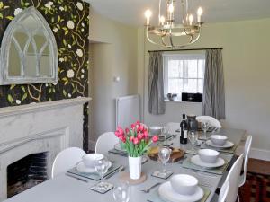 A restaurant or other place to eat at Church View 