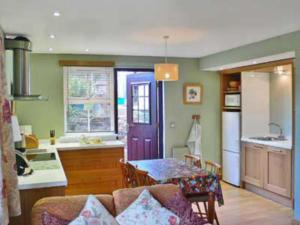 A kitchen or kitchenette at Squealers 