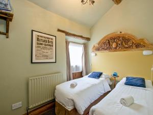 A bed or beds in a room at Priest Hill 