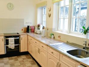 A kitchen or kitchenette at Coastal View 