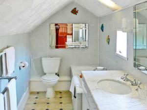 A bathroom at Potting Shed 