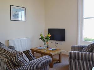 A seating area at Claremont House - Suite 1 