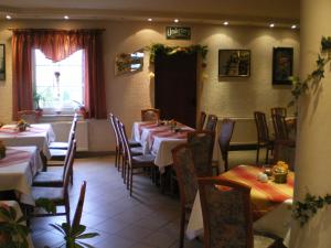 A restaurant or other place to eat at Hotel Wutzler