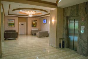 Lobbyn eller receptionsområdet på Hotel Feni