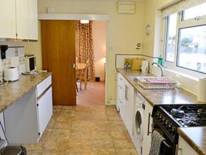 A kitchen or kitchenette at Fisherbeck Park 