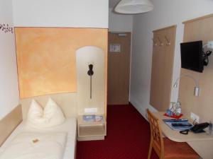 Ein Bett oder Betten in einem Zimmer der Unterkunft Hotel Alte Post