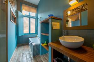 A bathroom at The Cornerhouse in the heart of the Historic Centre
