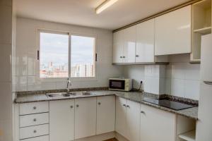 Kuchyň nebo kuchyňský kout v ubytování Apartamentos Turisticos Biarritz - Bloque I