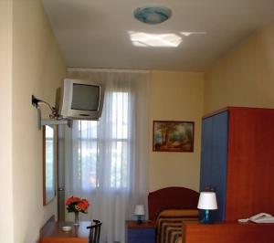 TV a/nebo společenská místnost v ubytování Hotel Greco