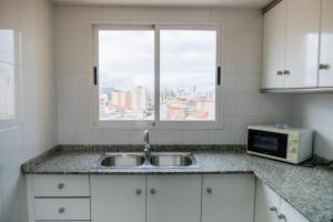 Kuchyň nebo kuchyňský kout v ubytování Apartamentos Turisticos Biarritz - Bloque I