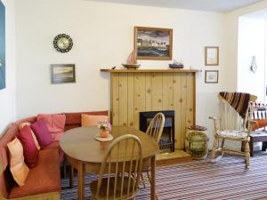 A restaurant or other place to eat at Beach Cottage 