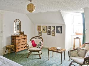 A seating area at Beach Cottage 