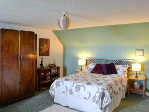 A bed or beds in a room at Beach Cottage 