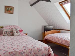 A bed or beds in a room at Caulton 