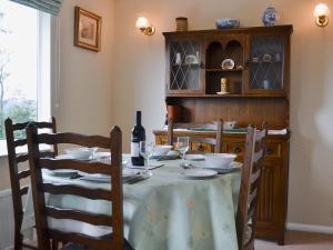 A restaurant or other place to eat at Wyeview 