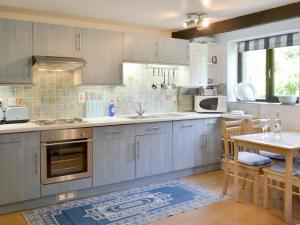 A kitchen or kitchenette at Trerose 