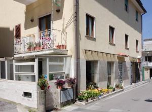 a building with flowers on the side of it at Casa Grace in Massa Lubrense