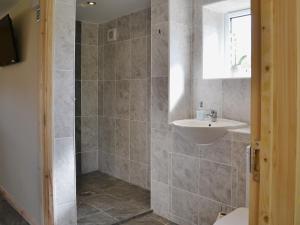 A bathroom at Pottles Annexe 