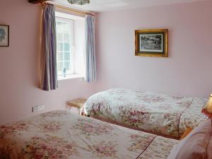 A bed or beds in a room at The Barn 