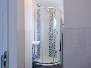 A bathroom at The Boathouse II 