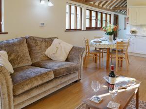 A seating area at Cider Cottage 